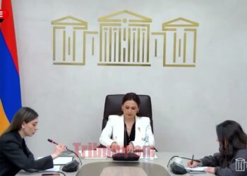 Գալյանի հայացքն ու ոտից գլուխ լրագրողներին չափելը. Ինձ չընդհատեք