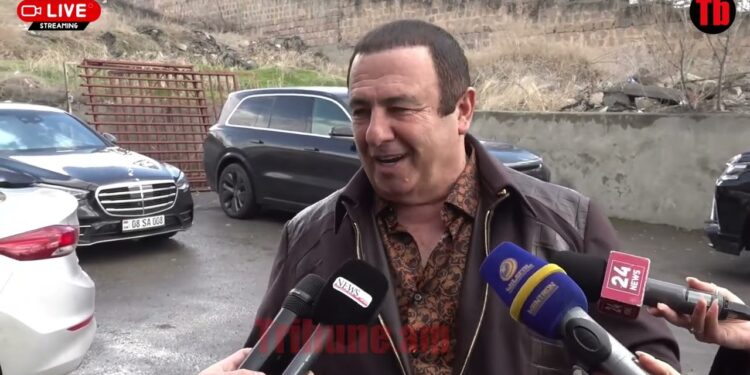 Տղա՛ ջան, ամուսնացա՞ծ ես, բա սազակա՞ն ա Ծառուկյանին մանր-մունր բաներ ասել. Ծառուկյան