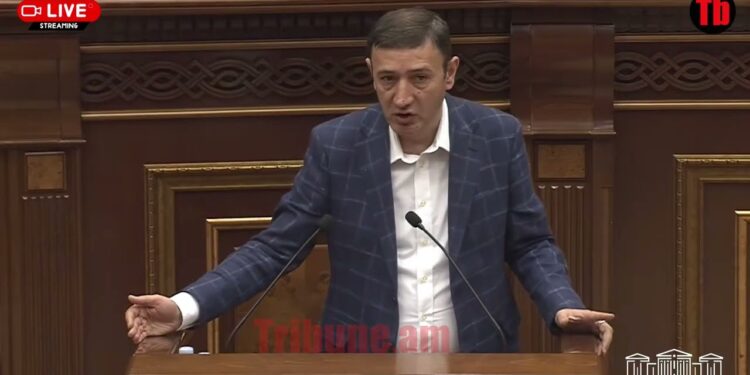 Առուշանյանին դավաճան հանեցիք, ինչ ա որպես համայնքապետ քայլում է Փաշինյանի հետ