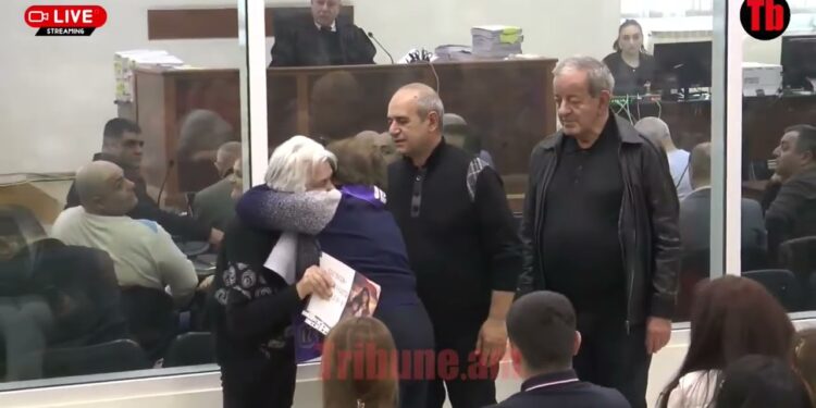 Ակցիա դատարանում․ մեր որդիներին կոտորել են, Նիկոլը թուրք է, իրական մարդասպանին դատեք