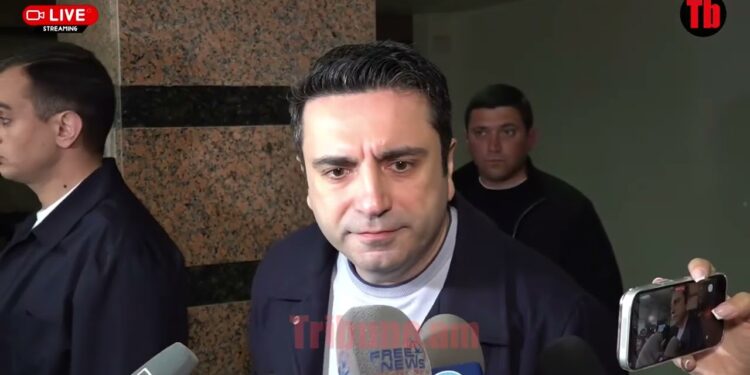 Հերի՛ք ա մեզ պատին դեմ տաք…Խնդրում եմ մի հատ հայհոյել ուղիղ եթերում. Ալեն Սիմոնյան