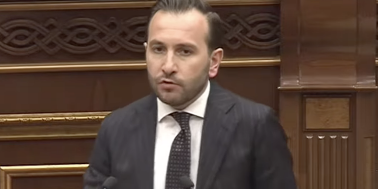 Մի ժիգուլի մարդ չկաք, մեր ուրախ ավտոբուսից ե՞ք խոսում․ Կոնջորյանը՝ ընդդիմադիրներին