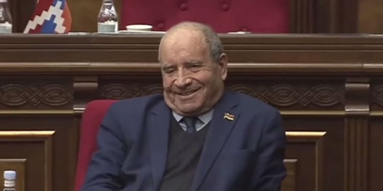 Ռադ կանենք, հանկարծ չմտածեք, թե Փաշինյանի շողքը դուք եք. Ալեն Սիմոնյանը՝ Ասլանյանին