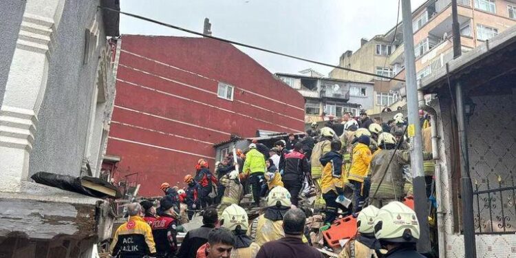 Ստամբուլի կենտրոնում երկու բնակելի շենք է փլուզվել. կան տուժածներ