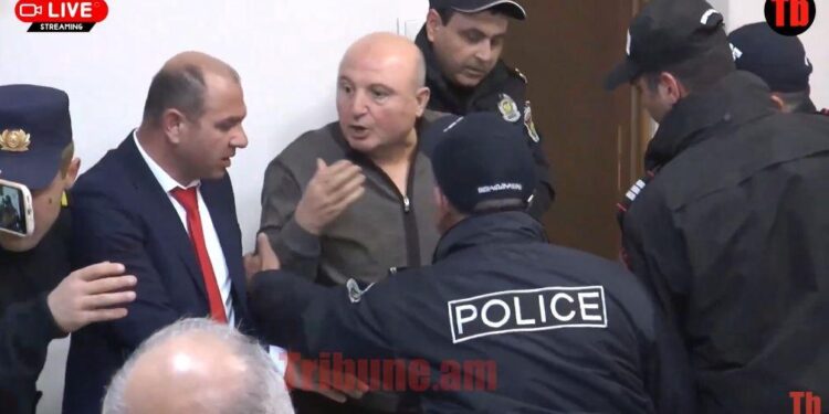 Ձեռդ, ի՛, քաղաքացին պիտի գնա ու ՔՊ-ին դեմ քվեարկի. Վարդան Ղուկասյան