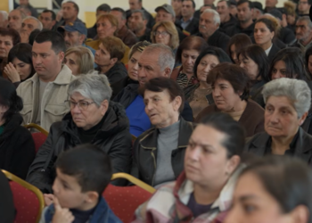 Այ ձեր ցավը տանեմ, հլը հարևան գելերին նայեք,մենք գելի դեմը ինչ ենք հանել կռիվ