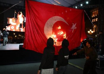 Ադրբեջանի ԱԳՆ-ն կոչ է արել պատասխանատվության ենթարկել Թուրքիայի դրոշն այրելու միջադեպի մասնակիցներին