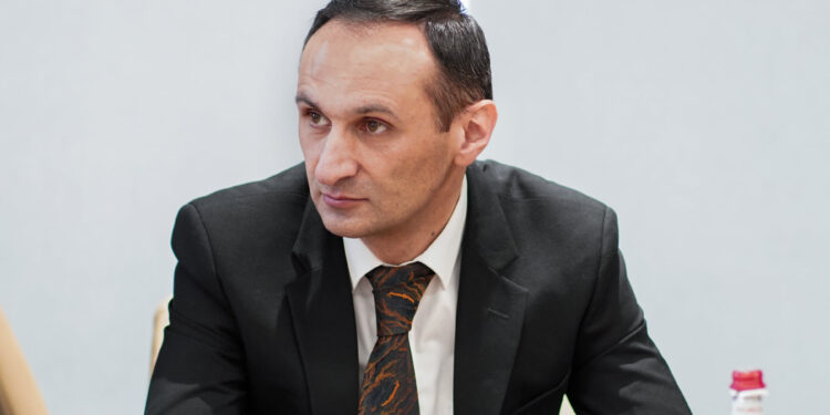 «Փոքր» երկիր Հայաստանն իր տեղն ունի համաշխարհային տնտեսության մեջ․ «Միասնության թևերի» թեկնածու Արմեն Եղիազարյան