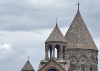 Անընդունելի և անօրինական քայլ. Մայր Աթոռը՝ Արման Սարոյանի նշանակման մասին