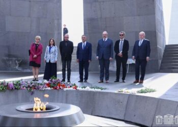 Էստոնիայի պատգամավորները այցելել են Ծիծեռնակաբերդ և Ցեղասպանության թանգարան-ինստիտուտ