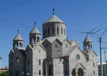 Ծեծկռտուք Գյումրու «Հակոբ Մծբնեցի» եկեղեցու հետնամասում