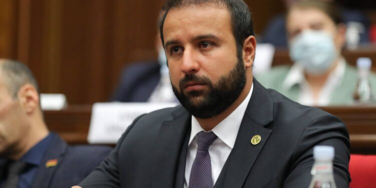 ՔՊ-ն և «Պատիվ ունեմ»-ը դեմ քվեարկեցին Հայկ Սարգսյանի նախագծին