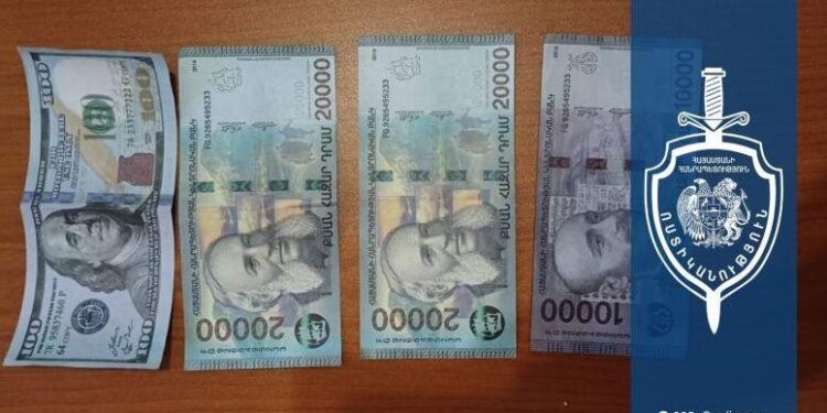 Խաբել է առաքիչներին․ տղամարդը վճարել է կեղծ 20-հազարանոցներով