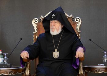 Սիրեք Հայրենին, մեր Սուրբ Եկեղեցին… Կաթողիկոսի ուղերձը երիտասարդներին