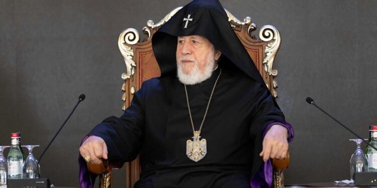 Սիրեք Հայրենին, մեր Սուրբ Եկեղեցին… Կաթողիկոսի ուղերձը երիտասարդներին