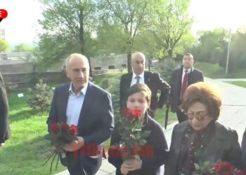 Ռոբերտ Քոչարյանը կնոջ ու թոռնիկի հետ Ծիծեռնակաբերդում է