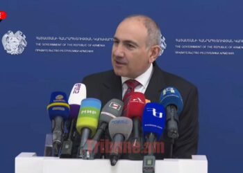 Մտածում եք ուժեղ շրջապատով տղերք եք, ես էլ ընենց մենակ ու տխու՞ր. Փաշինյան