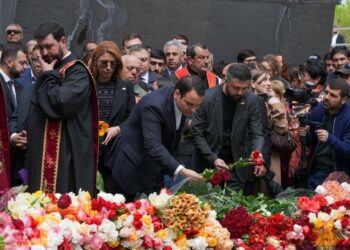 «Ուժեղ Հայաստան» կուսակցության անդամները հարգանքի տուրք են մատուցել Հայոց Ցեղասպանության զոհերի հիշատակին