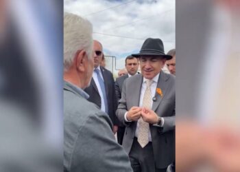 Չե’մ ներելու ձեզ, դպրոցները փակում եք. քաղաքացին բարկացավ