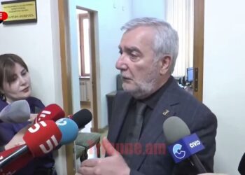 Քոչարյանի վիրավորանքը՝ լրագրողին. Քեզ, որ նայում եմ, հասկանում եմ՝ դու պտի չծառայեիր