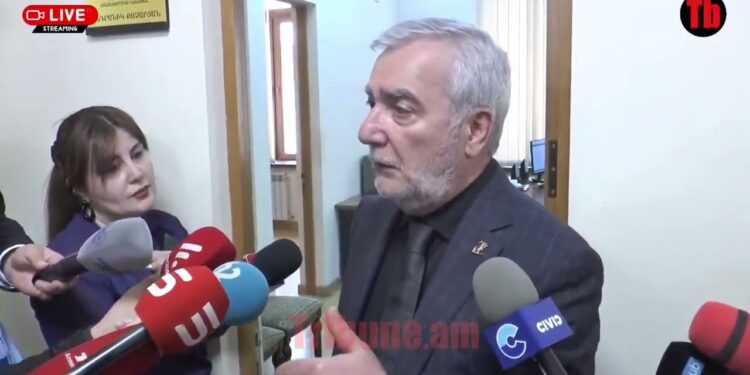 Քոչարյանի վիրավորանքը՝ լրագրողին. Քեզ, որ նայում եմ, հասկանում եմ՝ դու պտի չծառայեիր