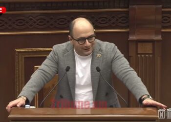 Նկատողություն՝ Հրաչյա Հակոբյանին. Ալեն Սիմոնյանը սաստեց