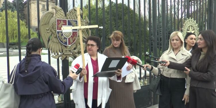 «Սատանա N666» մականունը՝ Նիկոլ․ «սատանաներ»՝ ԱԺ-ի դիմաց