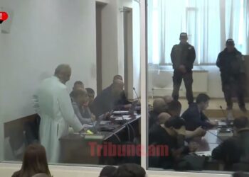 Այս դատարանում առանց հիմքերի շենք է կառուցվում, կառուցվում է երրորդ-չորրորդ հարկից…