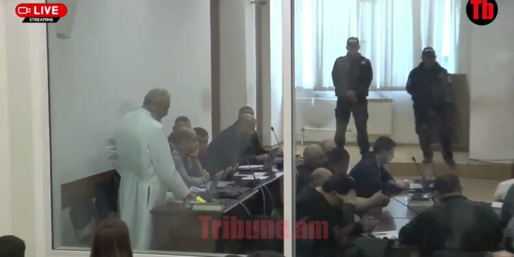 Այս դատարանում առանց հիմքերի շենք է կառուցվում, կառուցվում է երրորդ-չորրորդ հարկից…