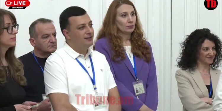 Դզում-փչում են հին վիլիսը, նիվան,սարեր տանում․ Փաշինյանը երիտասարդներին սովորեցնում է գումար աշխատել