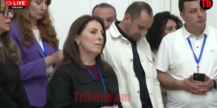 «Վարչապետ, ես բերում վրաս». ձեզնո՞վ են վախեցնում ձեր թիմակիցները․ լրագրողը՝ Փաշինյանին