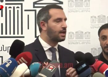 Ցուցամատը մի՛ տնկեք, ինձ հետ այդպես մի՛ խոսեք. թեժ կռիվ՝ Ռուբինյանի ու լրագրողների միջև