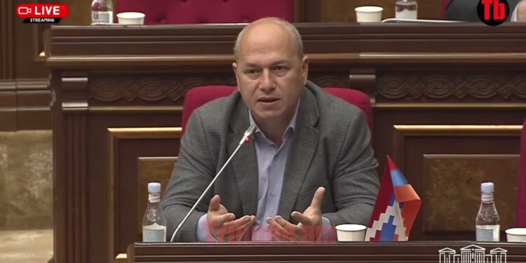 Պարեկները ամեն մարզում ինչու՞ են տարբեր. պատգամավորը՝ նախարարին