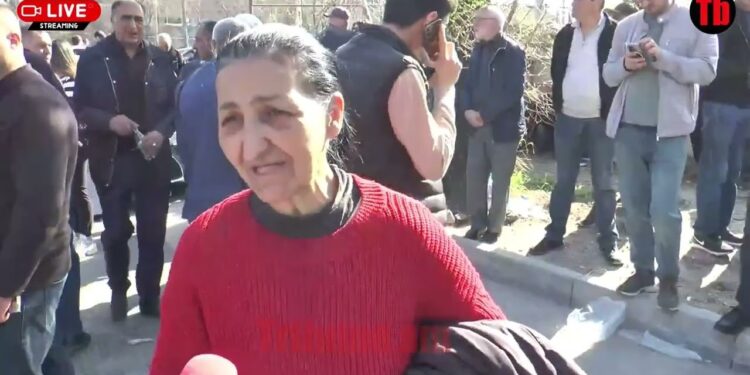 Փողի մեռած ա Նիկոլը․ Աստված տա՝ իրա վերջը հենց եկեղեցուց գա