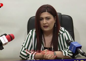 Գերբը ջարդել են. ինչի՞ ես ապականել դպրոցը, ուզում ես սարքել բիզնես կենտրո՞ն. Գարիկ Սարգսյանին