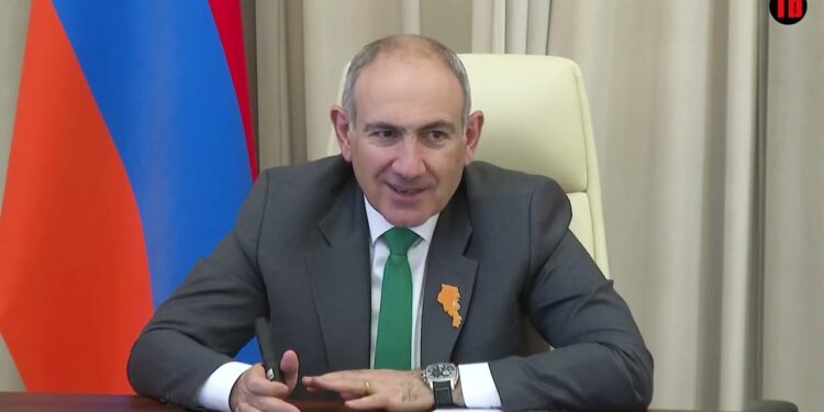 Գյումրիի ֆայտոնը չէր կարող չլինել նոր անձնագրում. Փաշինյան