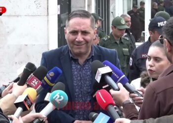 Մեզ ճղում ենք մեջտեղից, հայը դեմ է, որ իր երկիրը դարձնեն անդեմ մի կառույց․ Աբովյան