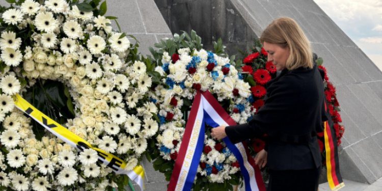 Նիդերլանդների դեսպանը Ծիծեռնակաբերդում հարգանքի տուրք է մատուցել Հայոց ցեղասպանության զոհերին