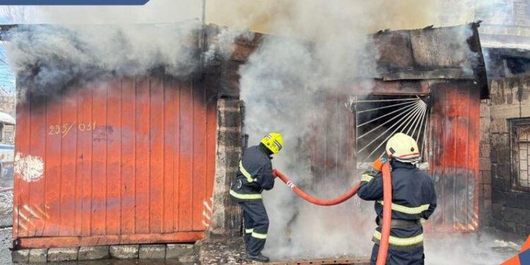 Հրդեհ Գյումրիում․ այրվել է մոտ 80 քմ մակերեսով տնակ