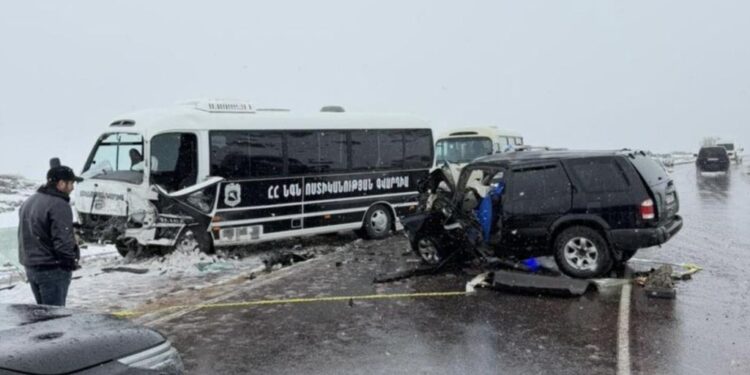 Ողբերգական վթար՝ Փաշինյանի համար Սպիտակ մեկնող ՆԳՆ մեքենայի մասնակցությամբ. գրում է մամուլը