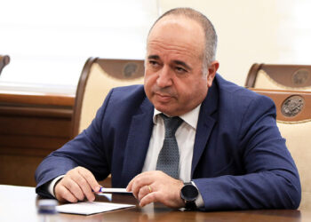 ՊՆ նախկին նախարարը հրապարակել է նամակներ՝ անդրադառնալով անվտանգության և պատերազմի թեմային