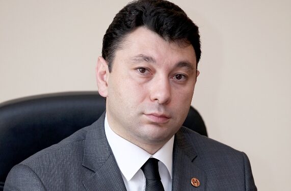 Օրը ցերեկով Արցախի ինքնորոշման պայքարն անվանեց «սեպարատիզմ». Էդուարդ Շարմազանով