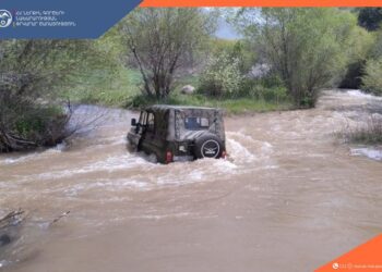 Փրկարարները ավտոմեքենան դուրս են բերել գետից