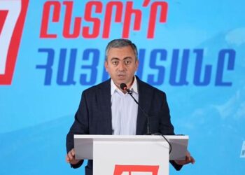 Էս մոլագարից պիտի ազատվենք, հոխորտում է, թե ինչի եք սաղ մնացել. Իշխան Սաղաթելյան