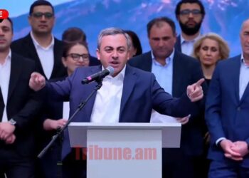 Մի կողմում դավաճաններն են, թուրքի առաջ ծնկած անգրագետ սրիկաները, մյուս կողմում Արցախ ազատագրածները