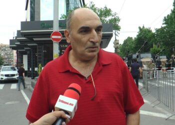 Ջանս փշաքաղվում ա, որ տեսնում եմ, էս զենքերն առել ենք, որ ռիսկ չանեն մեզ մոտենան. քաղաքացի