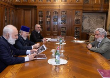 Ամենայն Հայոց Կաթողիկոսն ընդունել է միջազգային իրավաբան Ռոբերտ Ամստերդամին