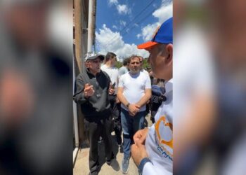 Խմած ա, քաշած ա, Պապիկյա՛ն, էս զինվորականին զորացրի, թող գնա. Մի հատ զգա՛ստ պահի քեզ. Փաշինյանը փրփրեց
