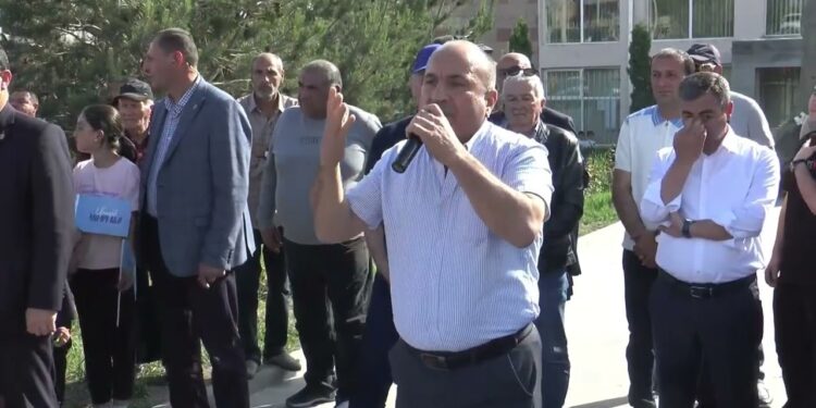 Ձեր քվեն եմ խնդրում առաջին անգամ, մեր թիմում չկան փոփոխական մարդիկ