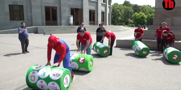 Ընտրեք մեզ՝ լուրջ մարդկանց, ովքեր ծաղրում են էս համակարգը